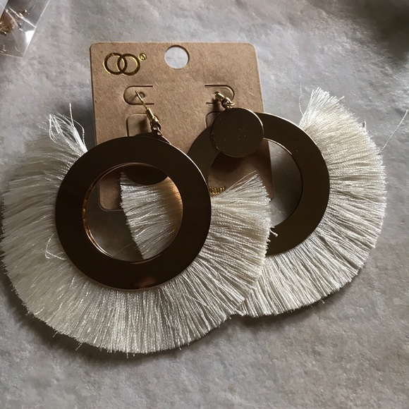 GOLDTONE AND IVORY FRINGED HOOP EARRINGS - Picture 2 of 3
